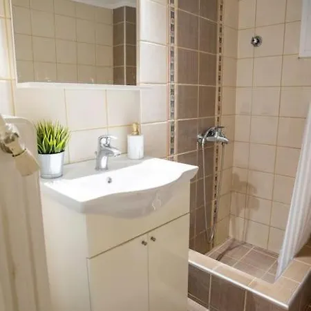 Cityscape Apartment *